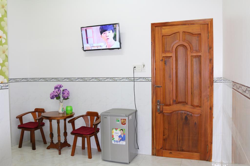 Ngoc May Guesthouse Chau Doc Bagian luar foto