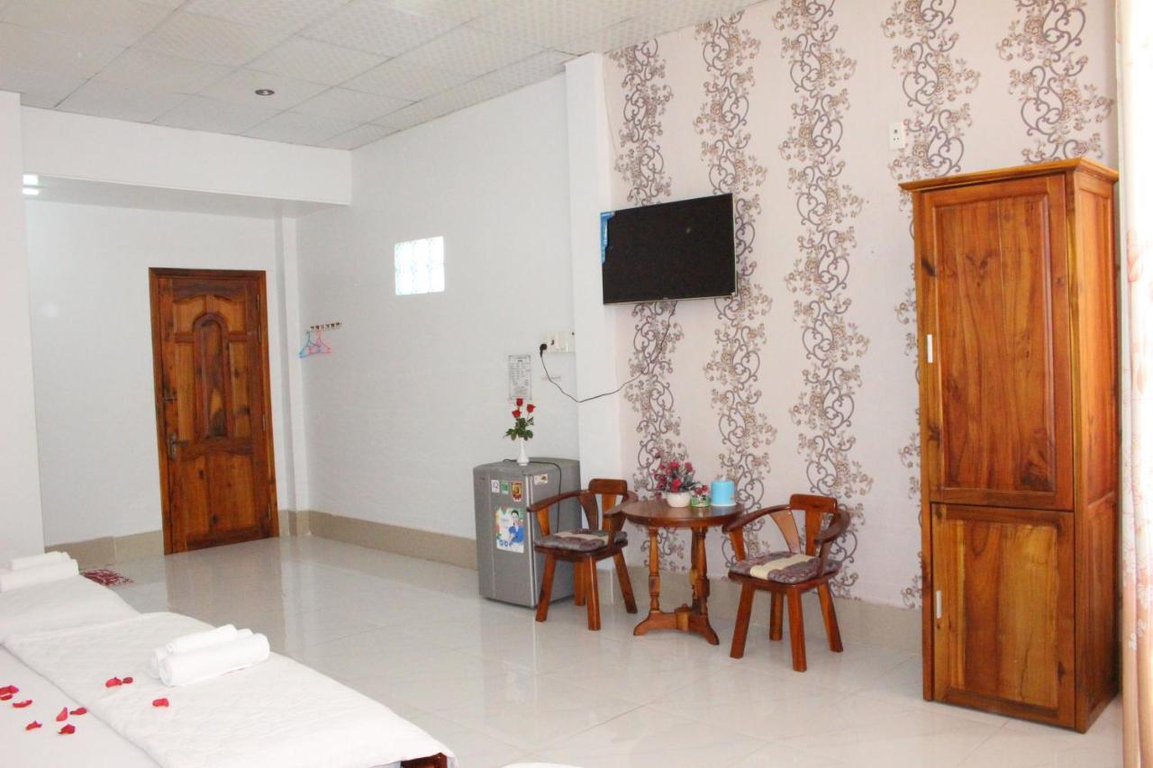 Ngoc May Guesthouse Chau Doc Bagian luar foto